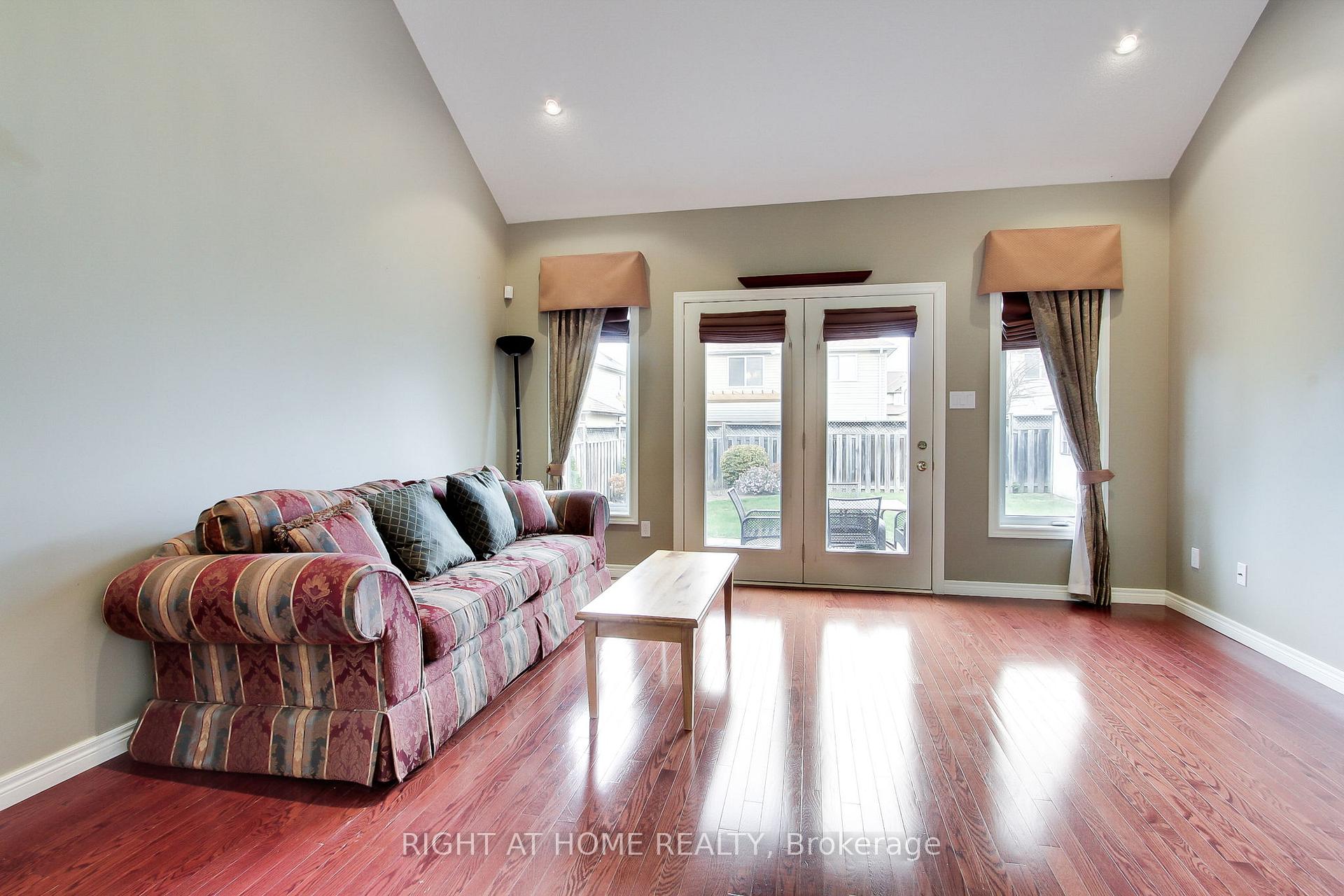 Photo 14 of 30 Essa Road, New Tecumseth, Alliston — HOMEH