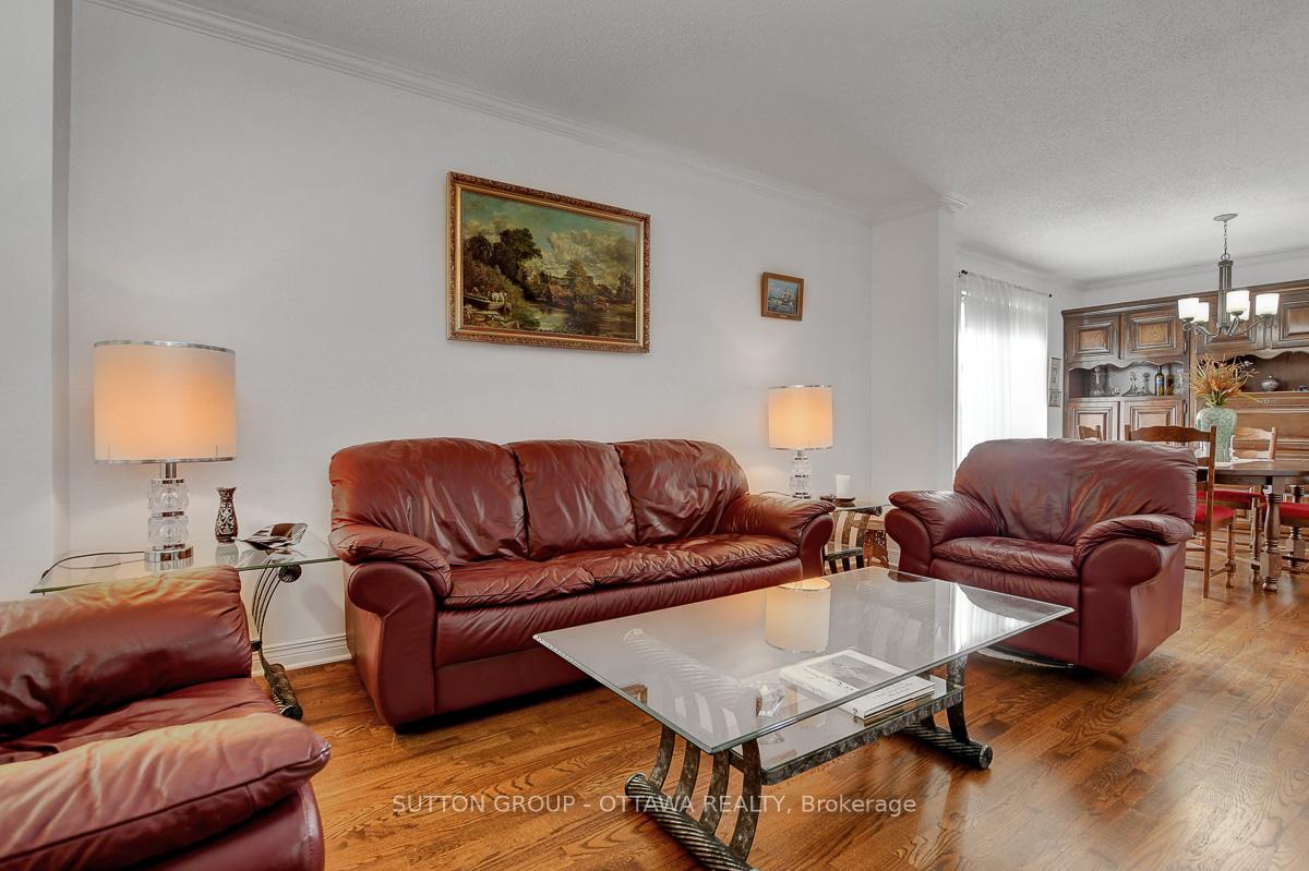 Photo 7 of 982 Como Crescent, Ottawa, Fallingbrook/Pineridge — HOMEH