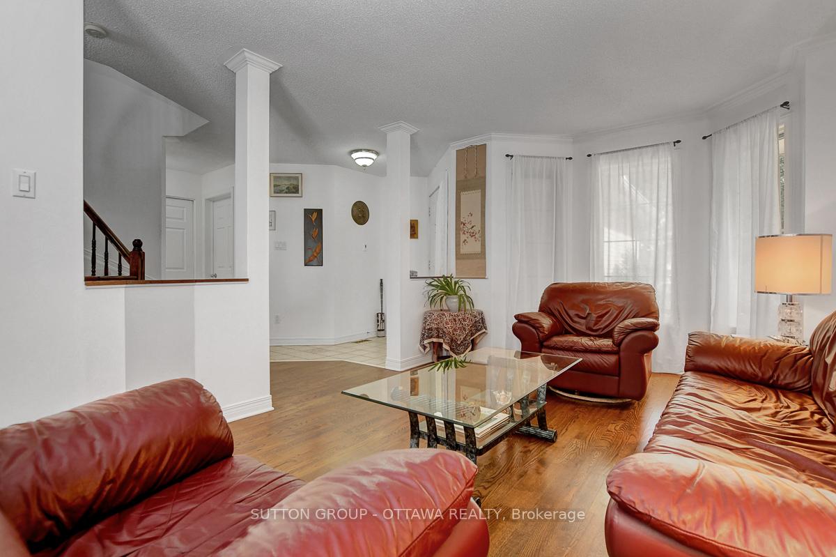 Photo 9 of 982 Como Crescent, Ottawa, Fallingbrook/Pineridge — HOMEH