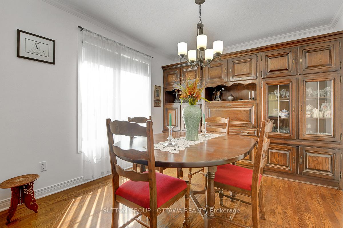 Photo 10 of 982 Como Crescent, Ottawa, Fallingbrook/Pineridge — HOMEH