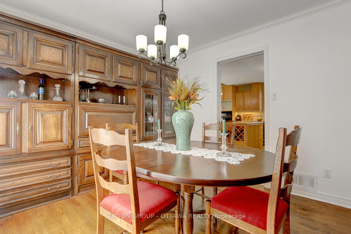 Photo 11 of 982 Como Crescent, Ottawa, Fallingbrook/Pineridge — HOMEH