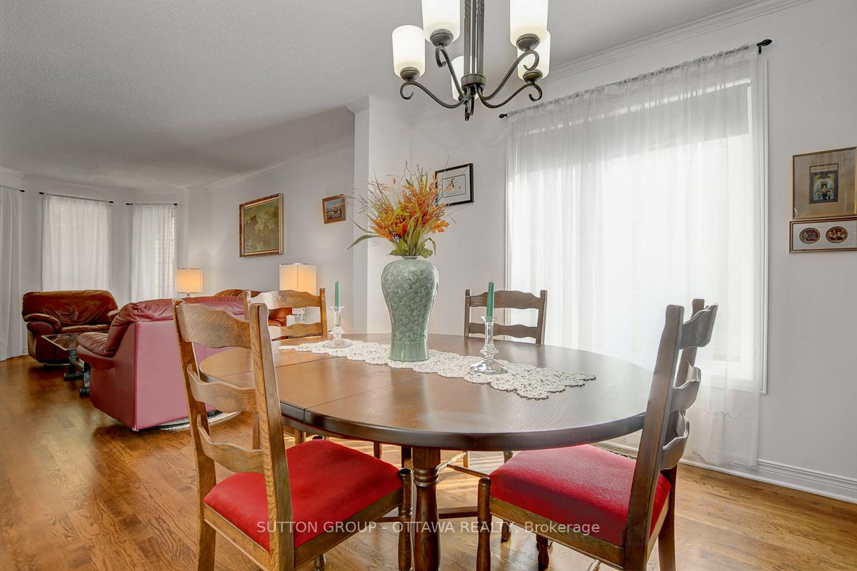 Photo 12 of 982 Como Crescent, Ottawa, Fallingbrook/Pineridge — HOMEH