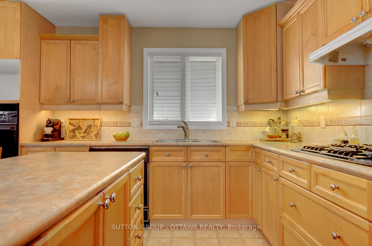 Photo 14 of 982 Como Crescent, Ottawa, Fallingbrook/Pineridge — HOMEH