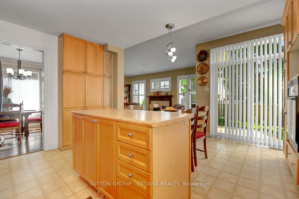 Photo 18 of 982 Como Crescent, Ottawa, Fallingbrook/Pineridge — HOMEH