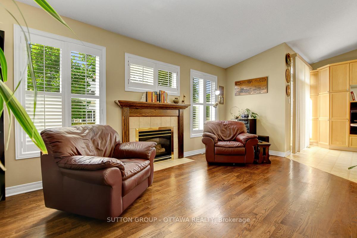 Photo 20 of 982 Como Crescent, Ottawa, Fallingbrook/Pineridge — HOMEH