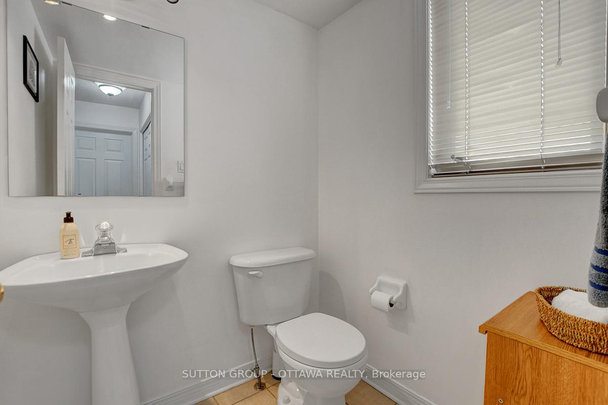 Photo 22 of 982 Como Crescent, Ottawa, Fallingbrook/Pineridge — HOMEH