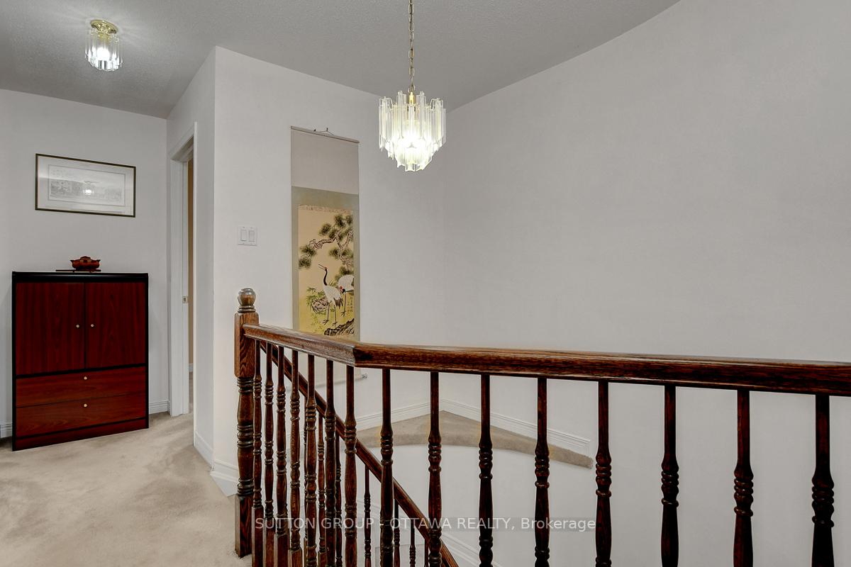 Photo 23 of 982 Como Crescent, Ottawa, Fallingbrook/Pineridge — HOMEH