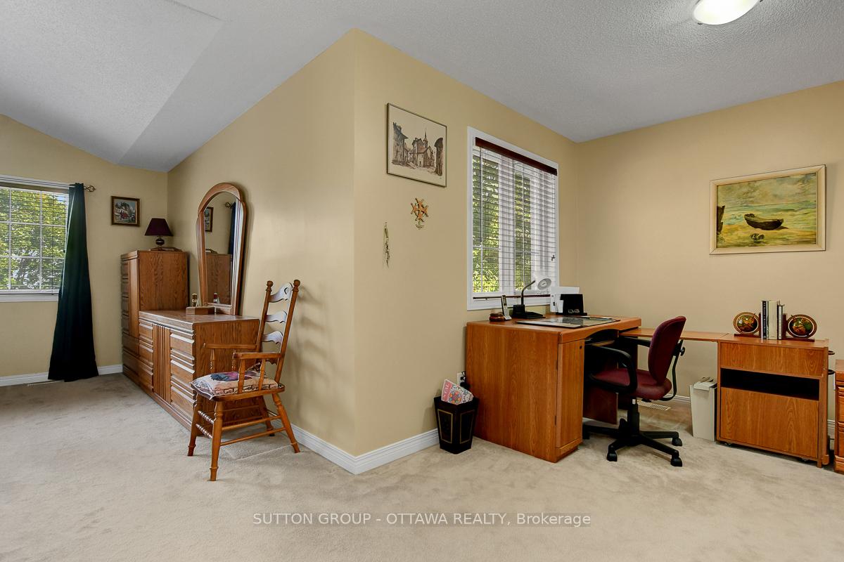Photo 24 of 982 Como Crescent, Ottawa, Fallingbrook/Pineridge — HOMEH