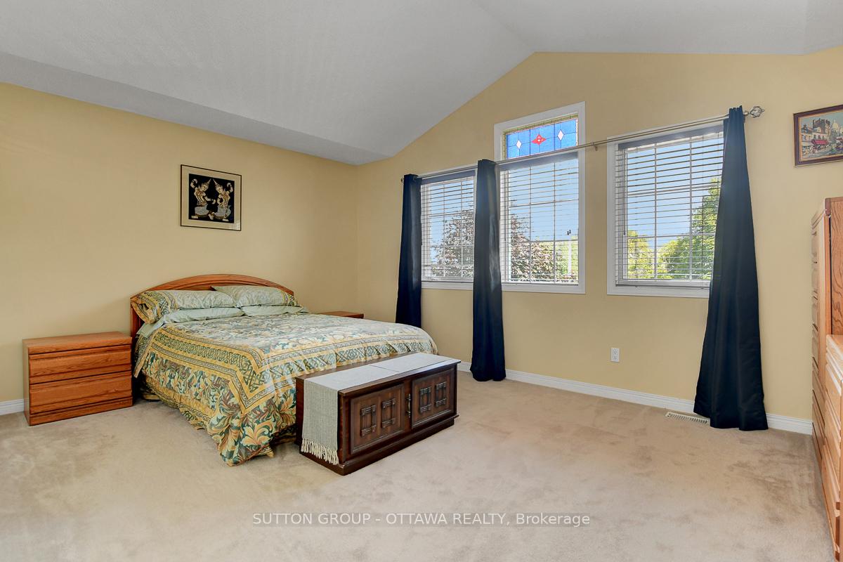 Photo 25 of 982 Como Crescent, Ottawa, Fallingbrook/Pineridge — HOMEH