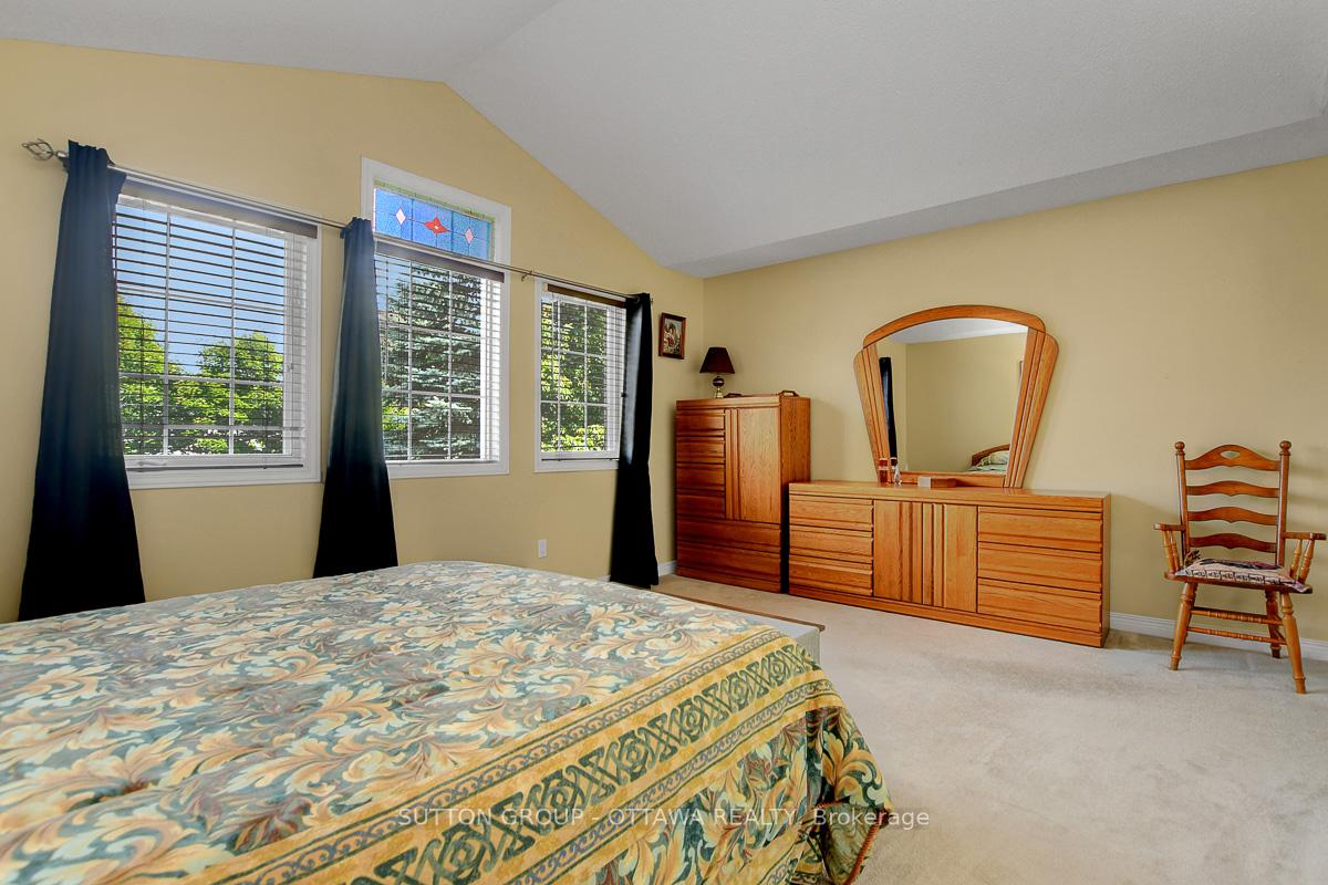Photo 26 of 982 Como Crescent, Ottawa, Fallingbrook/Pineridge — HOMEH