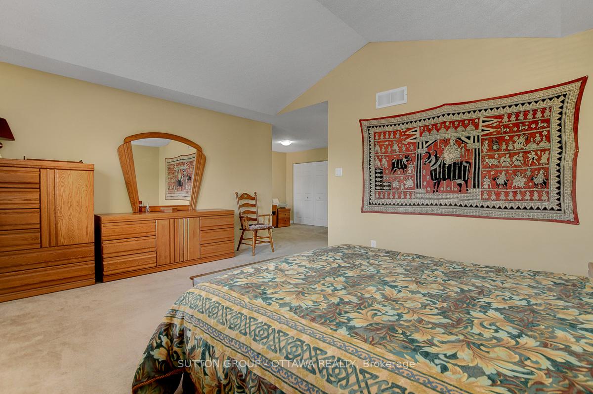 Photo 27 of 982 Como Crescent, Ottawa, Fallingbrook/Pineridge — HOMEH