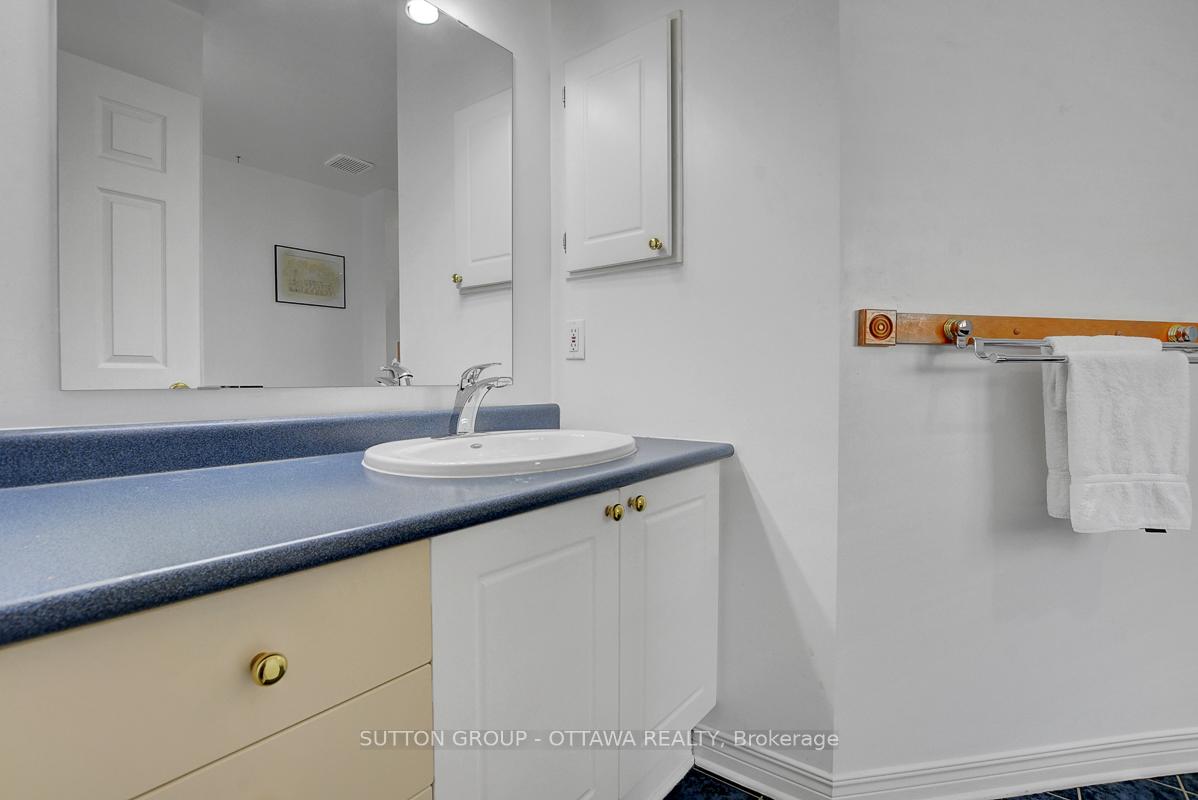 Photo 30 of 982 Como Crescent, Ottawa, Fallingbrook/Pineridge — HOMEH