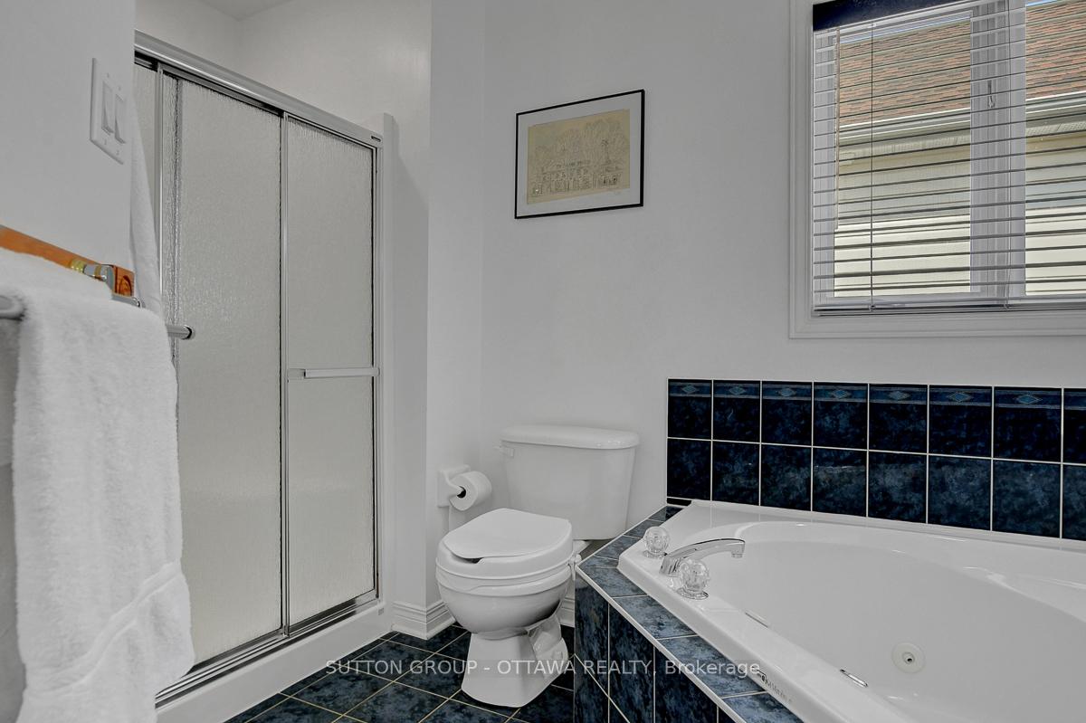 Photo 31 of 982 Como Crescent, Ottawa, Fallingbrook/Pineridge — HOMEH