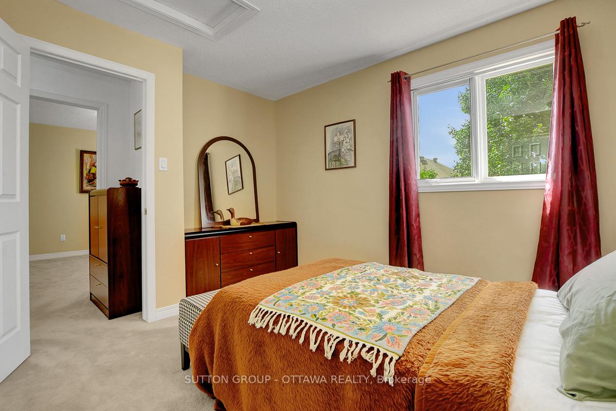 Photo 32 of 982 Como Crescent, Ottawa, Fallingbrook/Pineridge — HOMEH