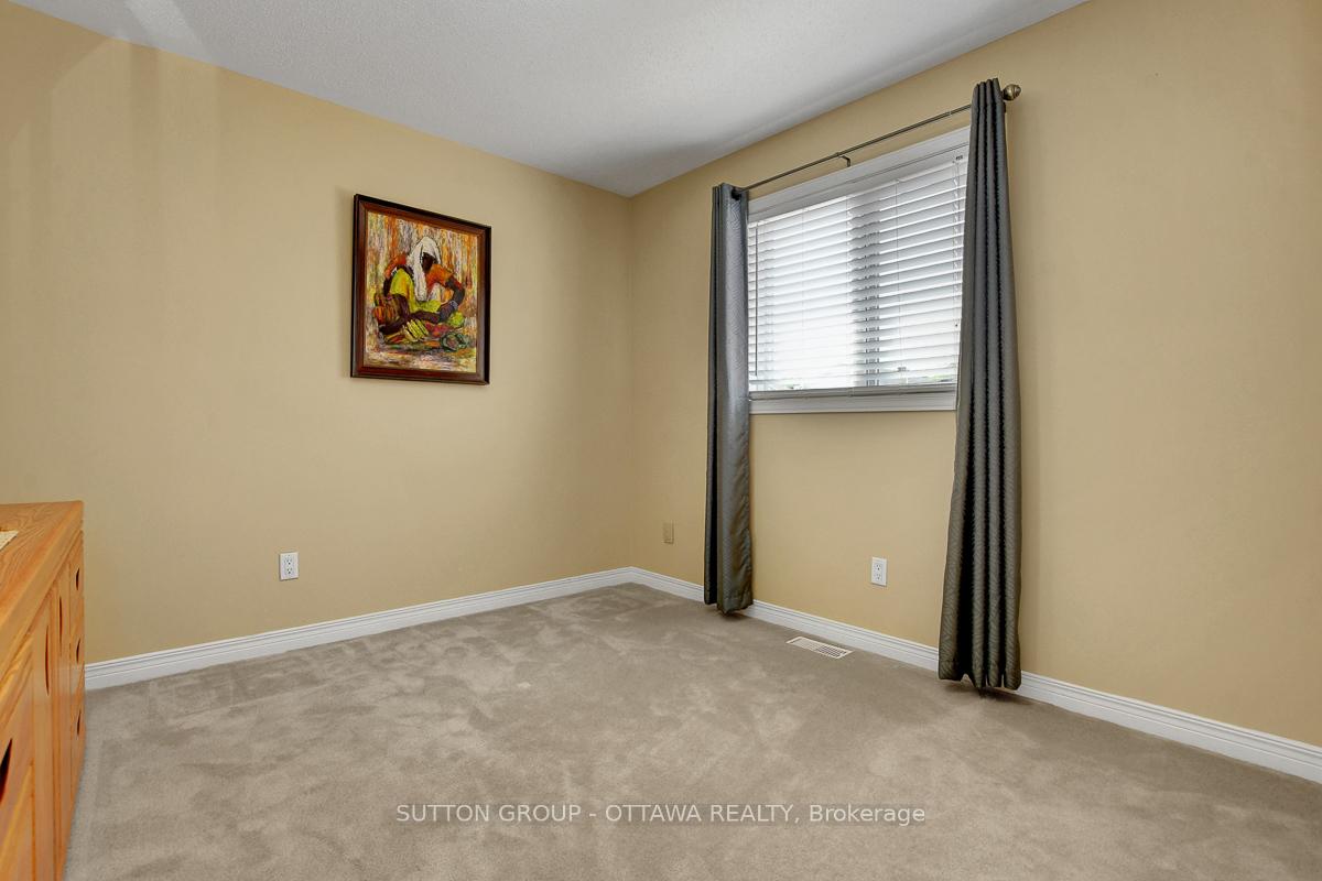 Photo 33 of 982 Como Crescent, Ottawa, Fallingbrook/Pineridge — HOMEH