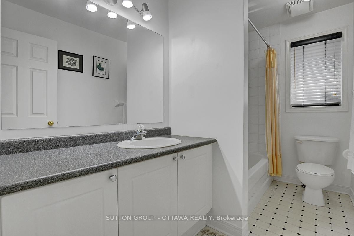 Photo 34 of 982 Como Crescent, Ottawa, Fallingbrook/Pineridge — HOMEH