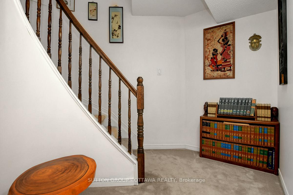 Photo 35 of 982 Como Crescent, Ottawa, Fallingbrook/Pineridge — HOMEH