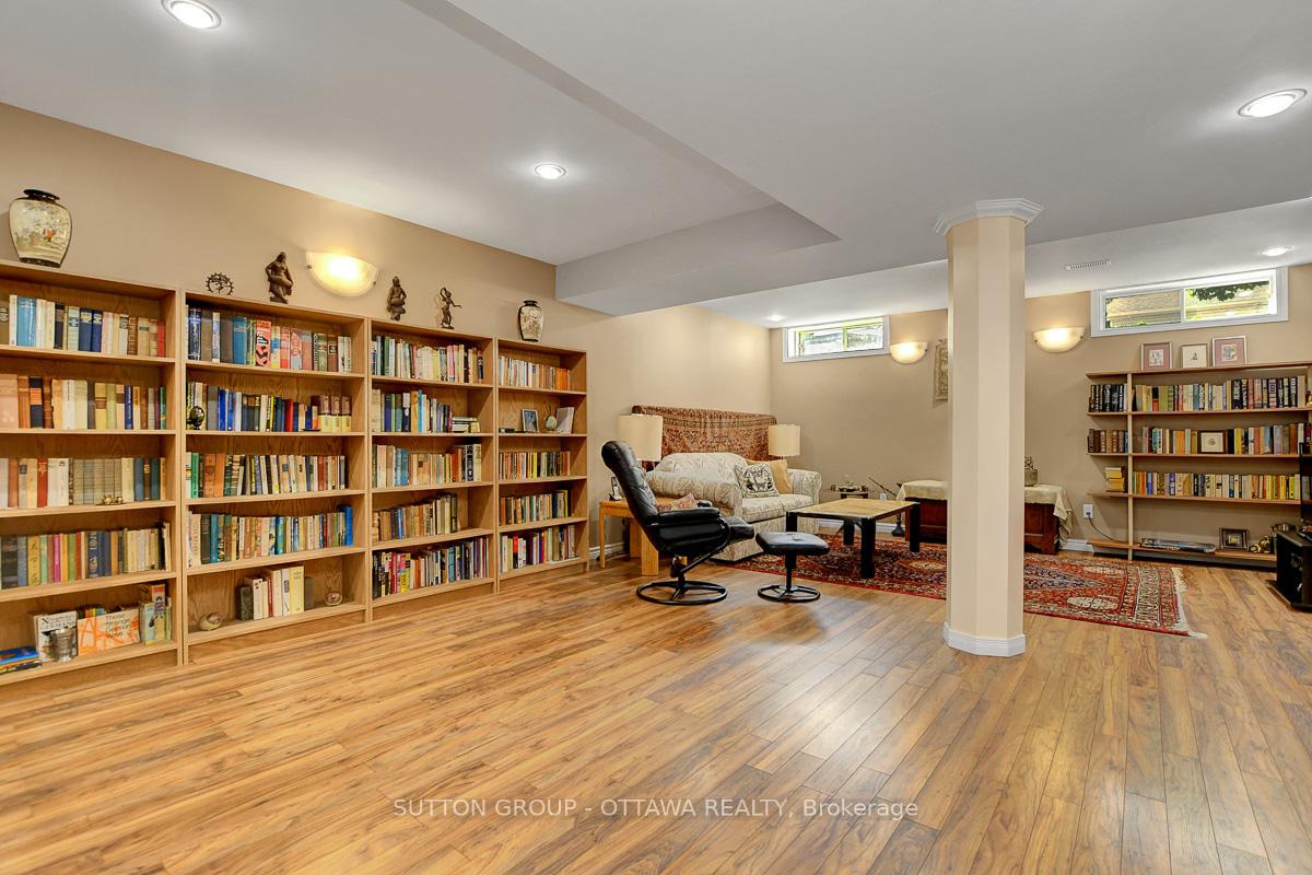 Photo 36 of 982 Como Crescent, Ottawa, Fallingbrook/Pineridge — HOMEH