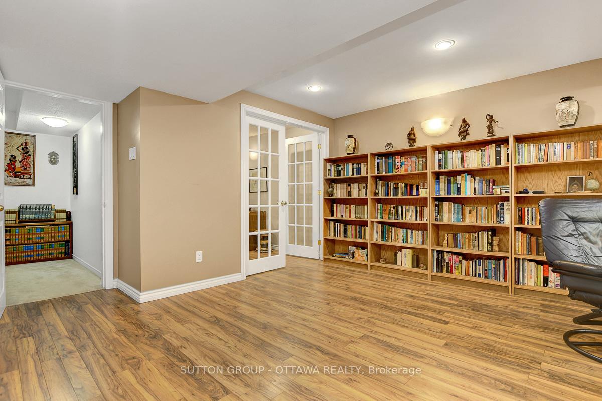 Photo 37 of 982 Como Crescent, Ottawa, Fallingbrook/Pineridge — HOMEH