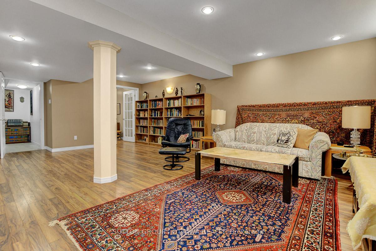 Photo 39 of 982 Como Crescent, Ottawa, Fallingbrook/Pineridge — HOMEH