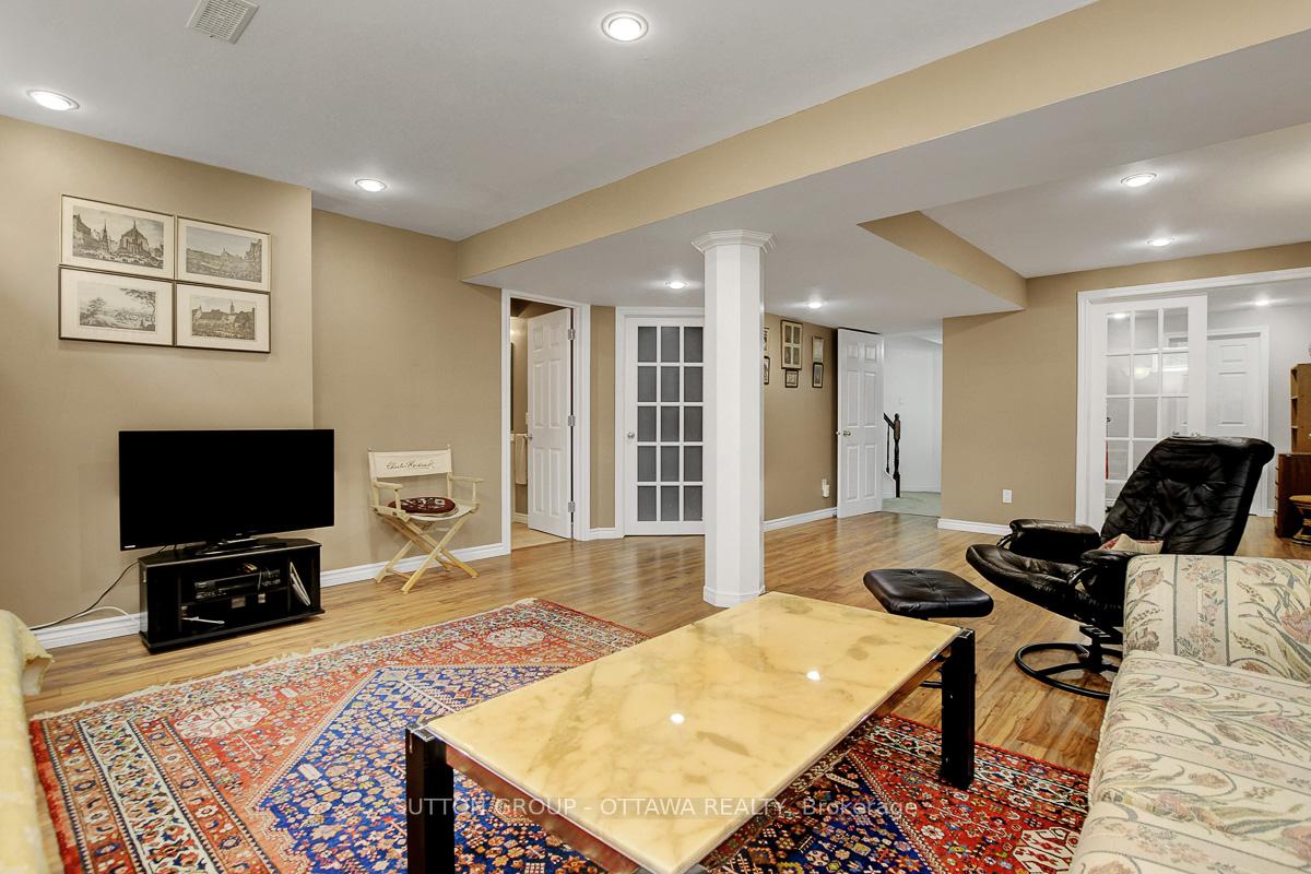 Photo 40 of 982 Como Crescent, Ottawa, Fallingbrook/Pineridge — HOMEH