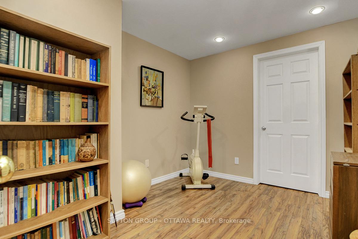 Photo 41 of 982 Como Crescent, Ottawa, Fallingbrook/Pineridge — HOMEH