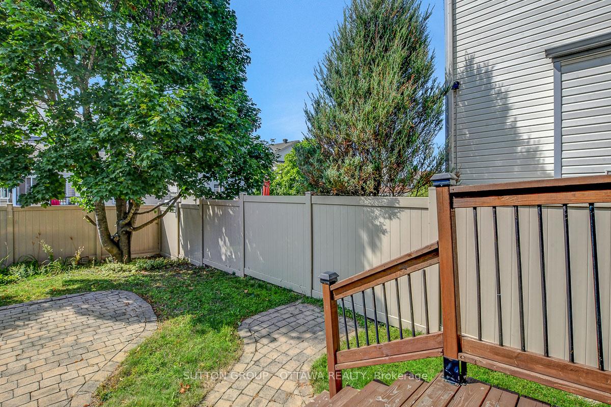 Photo 45 of 982 Como Crescent, Ottawa, Fallingbrook/Pineridge — HOMEH