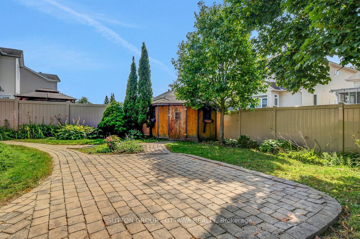 Photo 46 of 982 Como Crescent, Ottawa, Fallingbrook/Pineridge — HOMEH