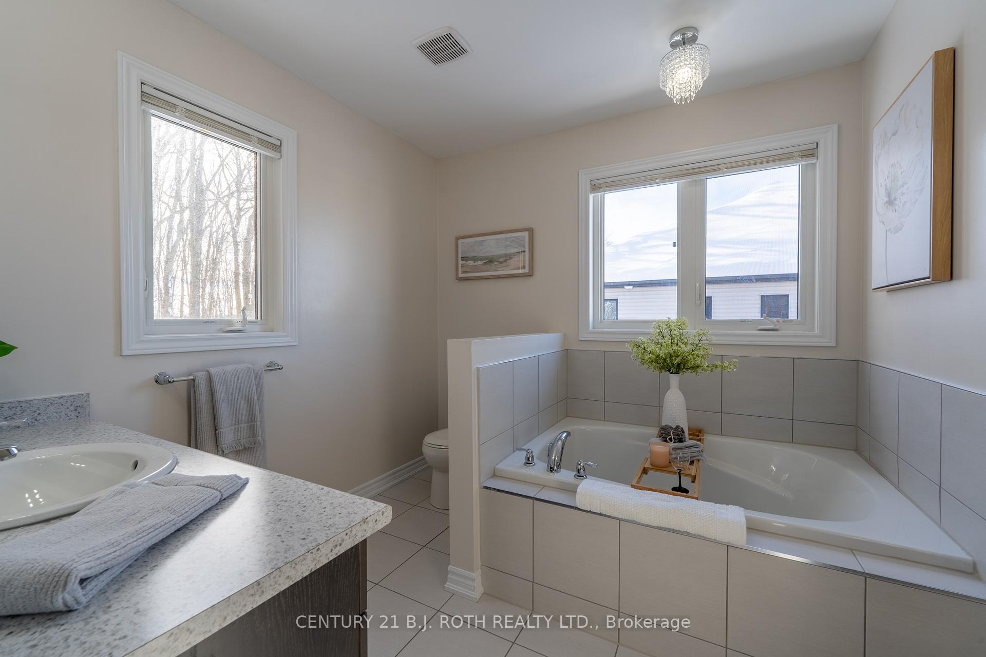 Photo 17 of 27 Atlantis Drive, Orillia — HOMEH