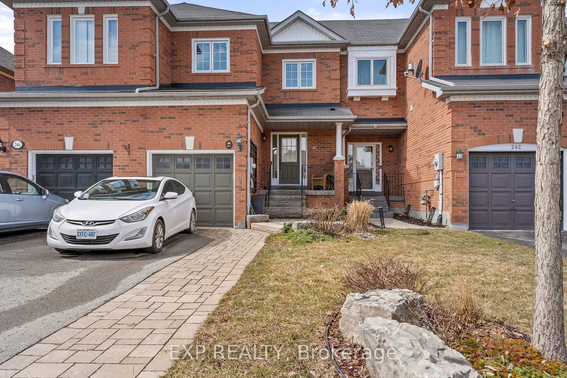 Photo 2 of 244 Denise Circle, Newmarket, Summerhill Estates — HOMEH