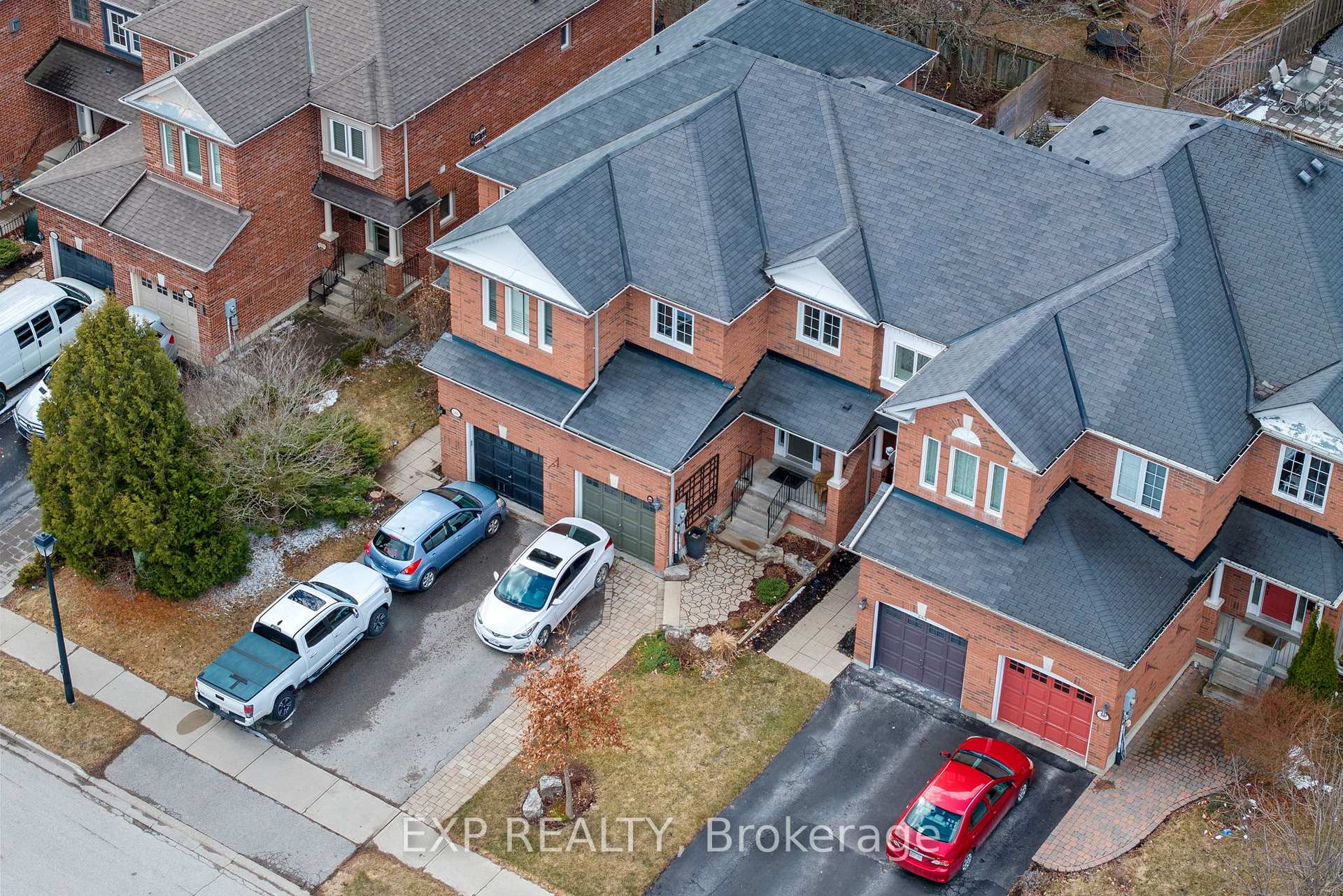 Photo 3 of 244 Denise Circle, Newmarket, Summerhill Estates — HOMEH