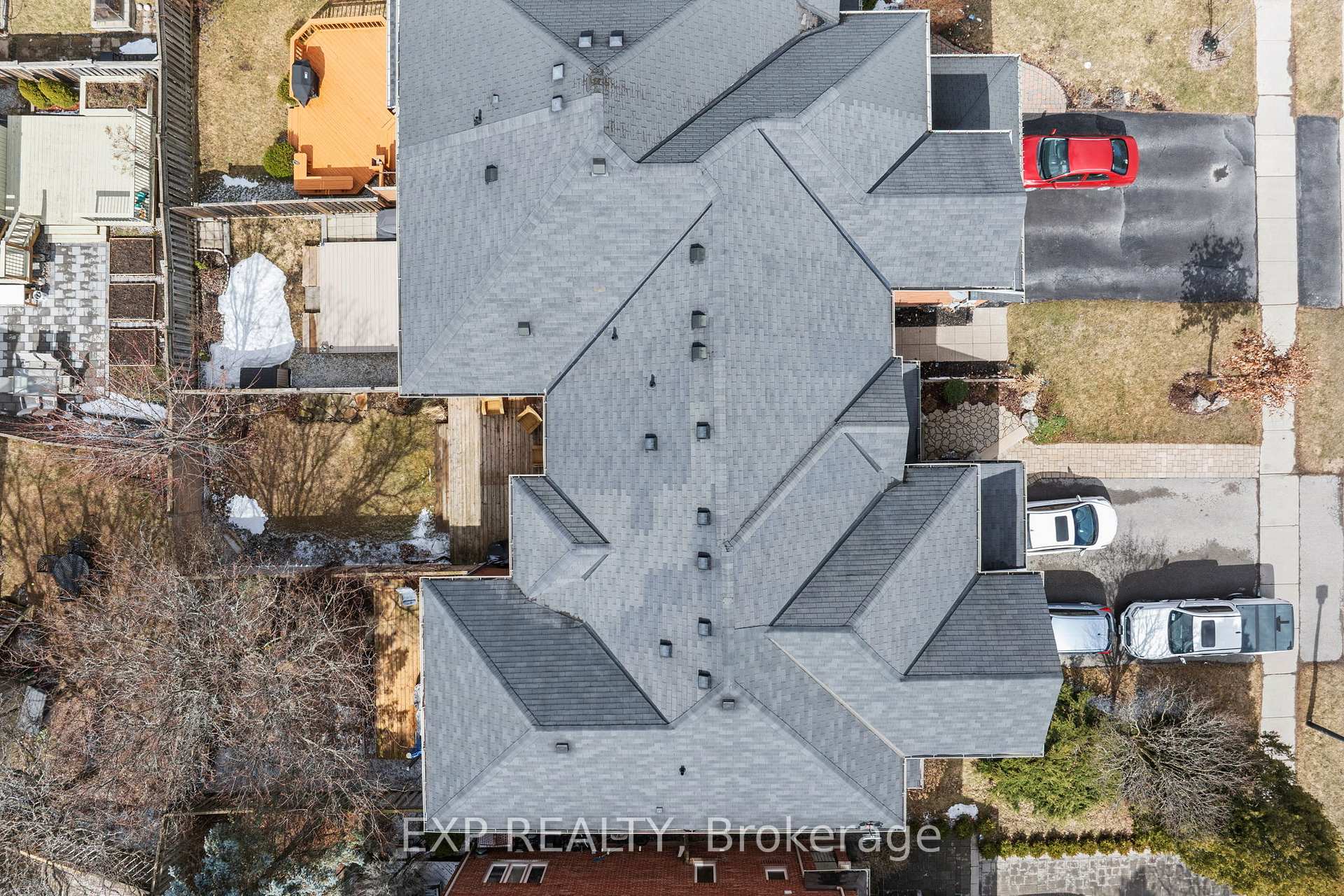 Photo 4 of 244 Denise Circle, Newmarket, Summerhill Estates — HOMEH