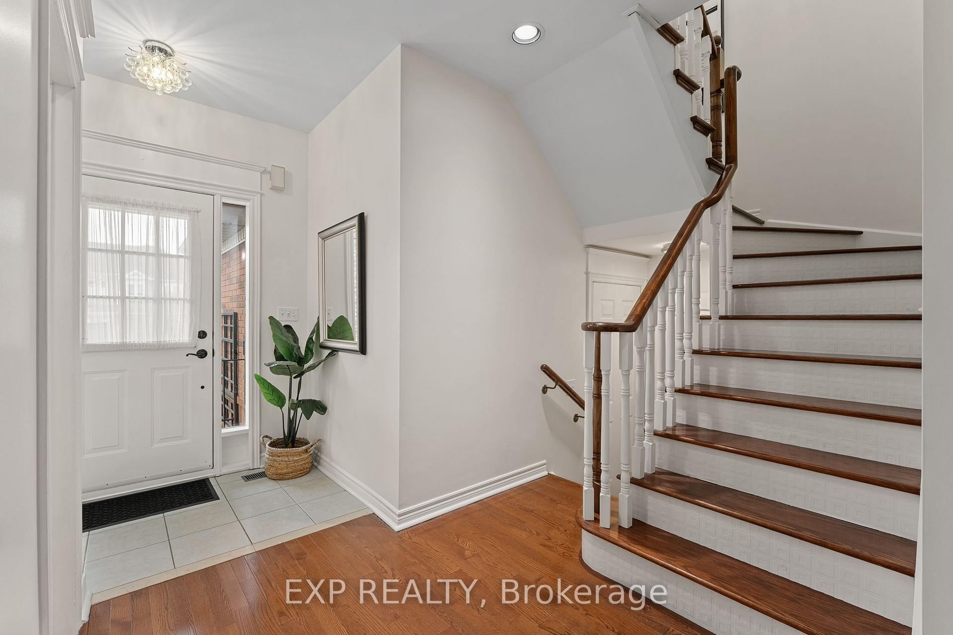 Photo 5 of 244 Denise Circle, Newmarket, Summerhill Estates — HOMEH