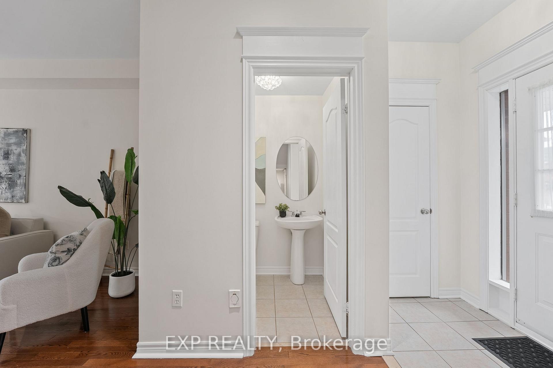 Photo 8 of 244 Denise Circle, Newmarket, Summerhill Estates — HOMEH
