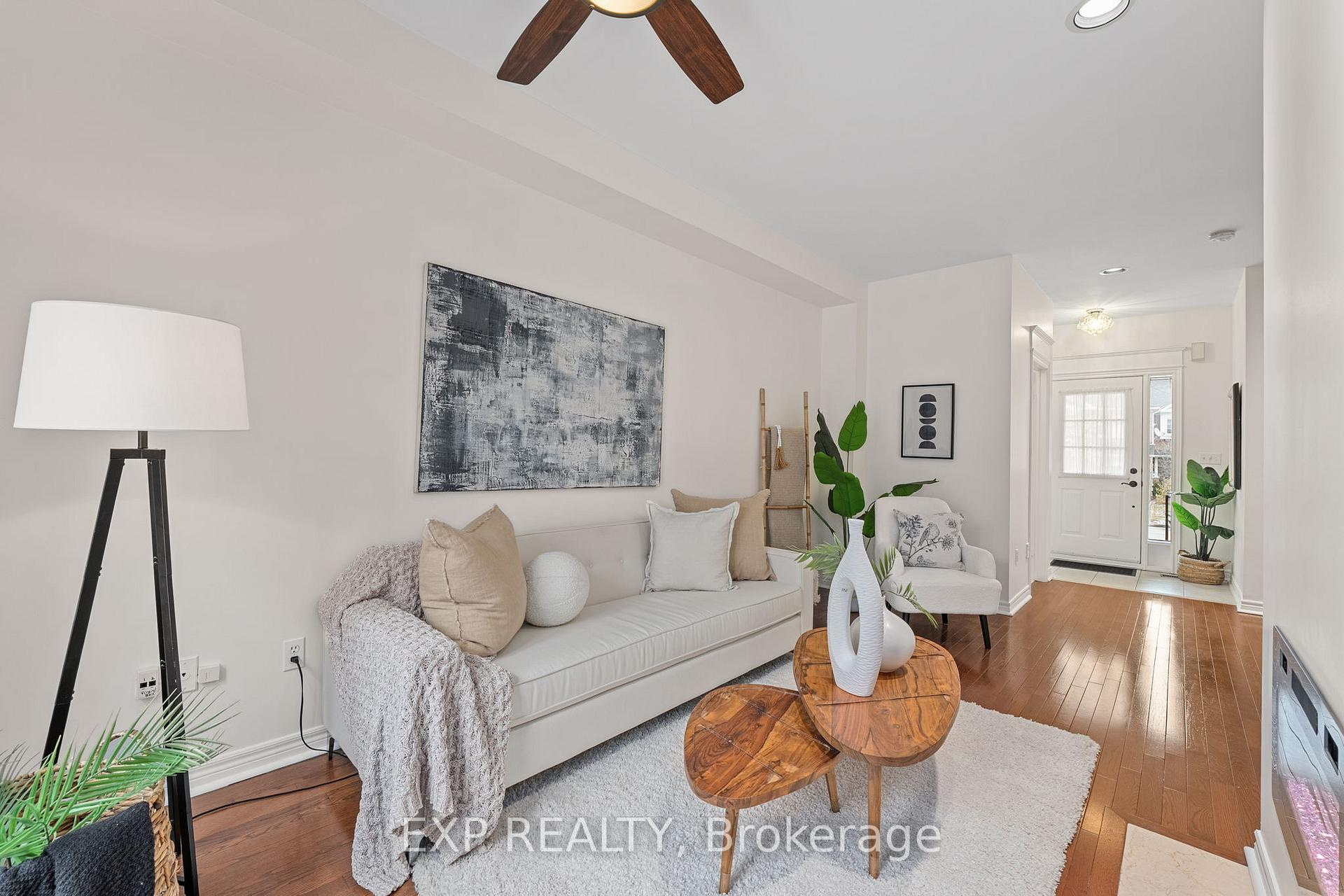 Photo 11 of 244 Denise Circle, Newmarket, Summerhill Estates — HOMEH
