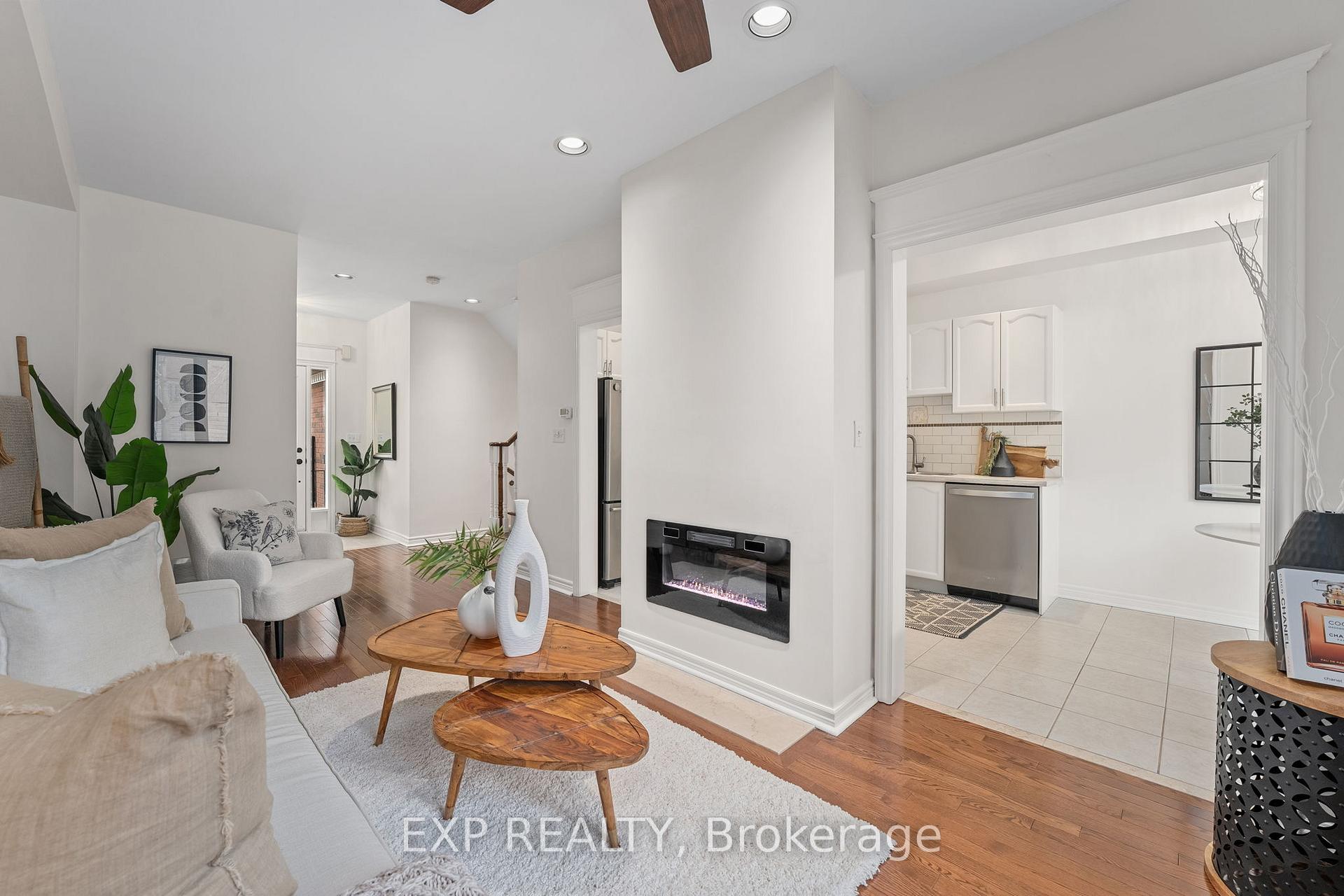 Photo 12 of 244 Denise Circle, Newmarket, Summerhill Estates — HOMEH