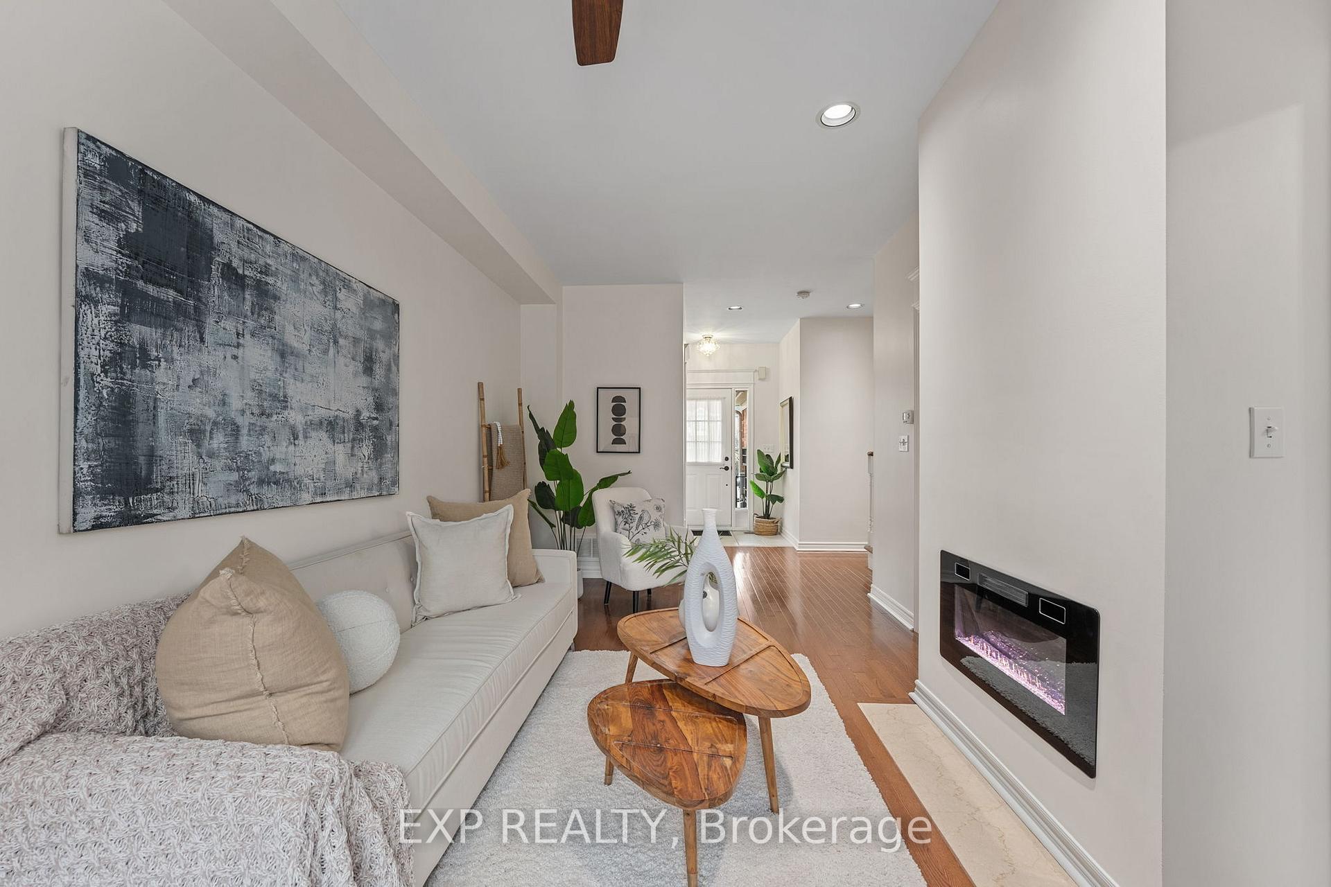 Photo 13 of 244 Denise Circle, Newmarket, Summerhill Estates — HOMEH