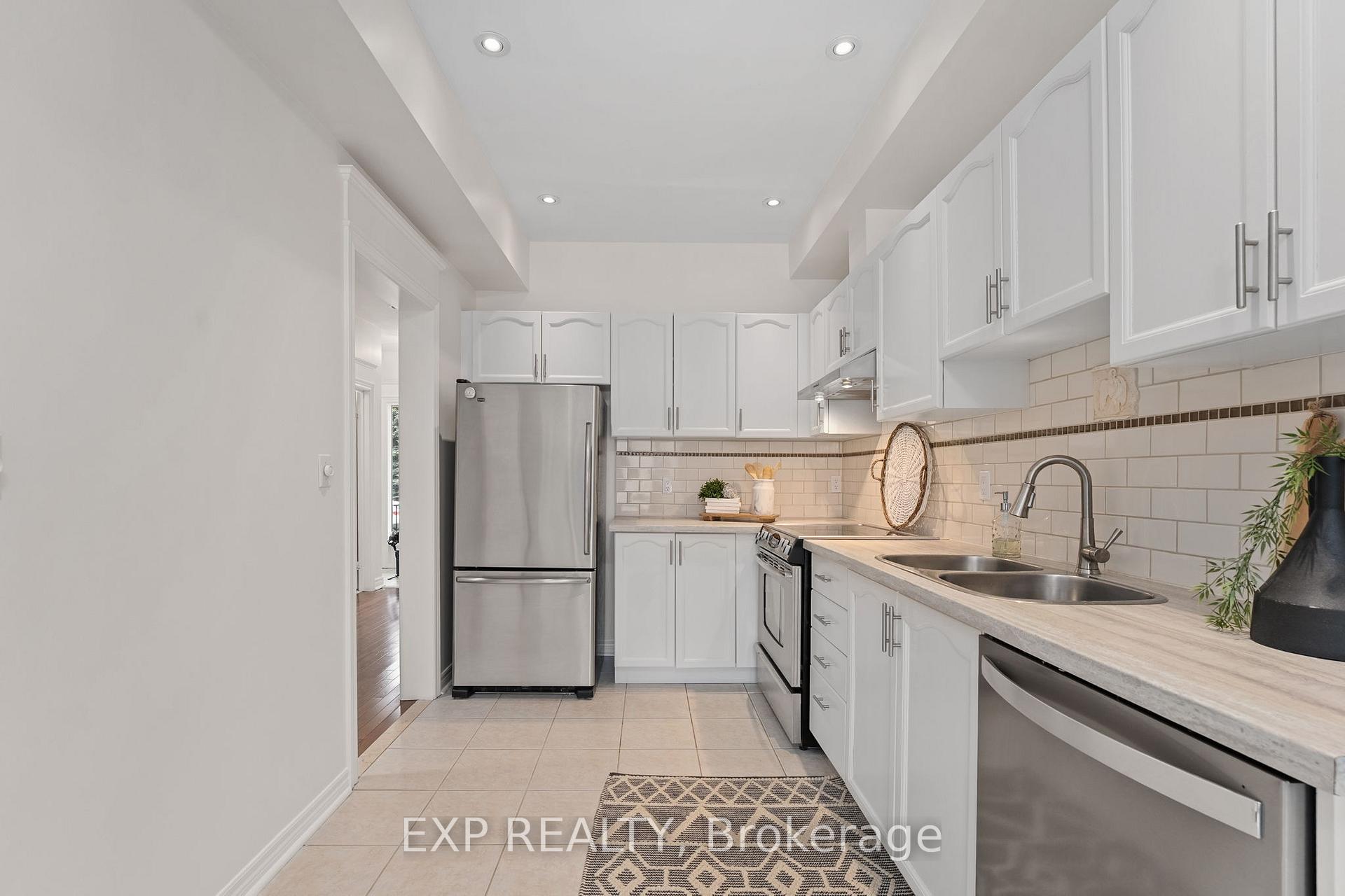 Photo 16 of 244 Denise Circle, Newmarket, Summerhill Estates — HOMEH