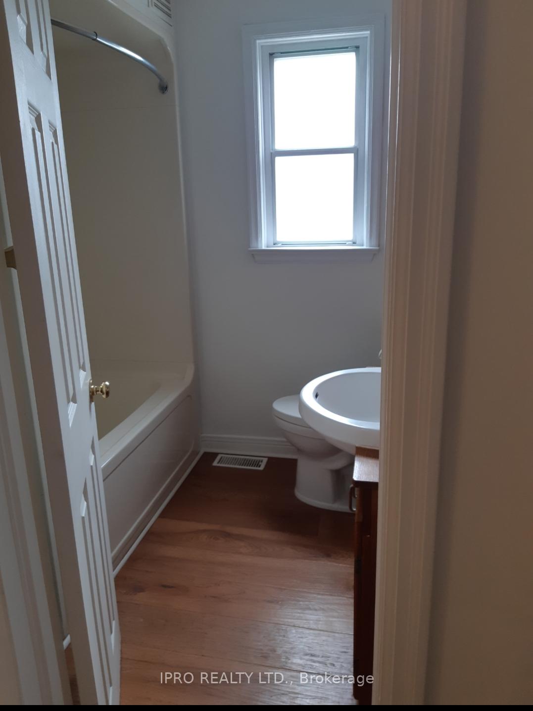 Photo 3 of 302 Dixon Boulevard, Newmarket, Central Newmarket — HOMEH