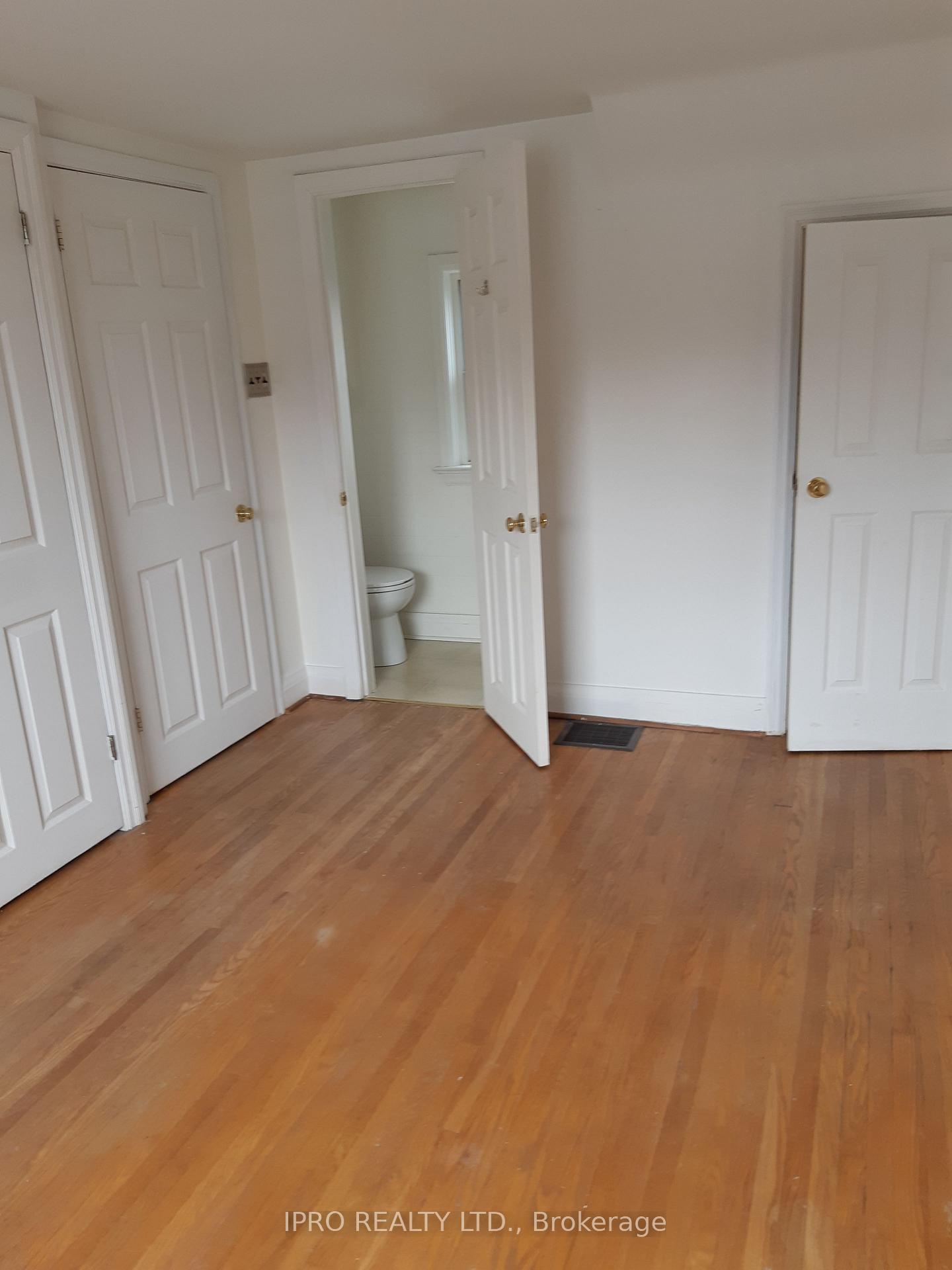 Photo 4 of 302 Dixon Boulevard, Newmarket, Central Newmarket — HOMEH