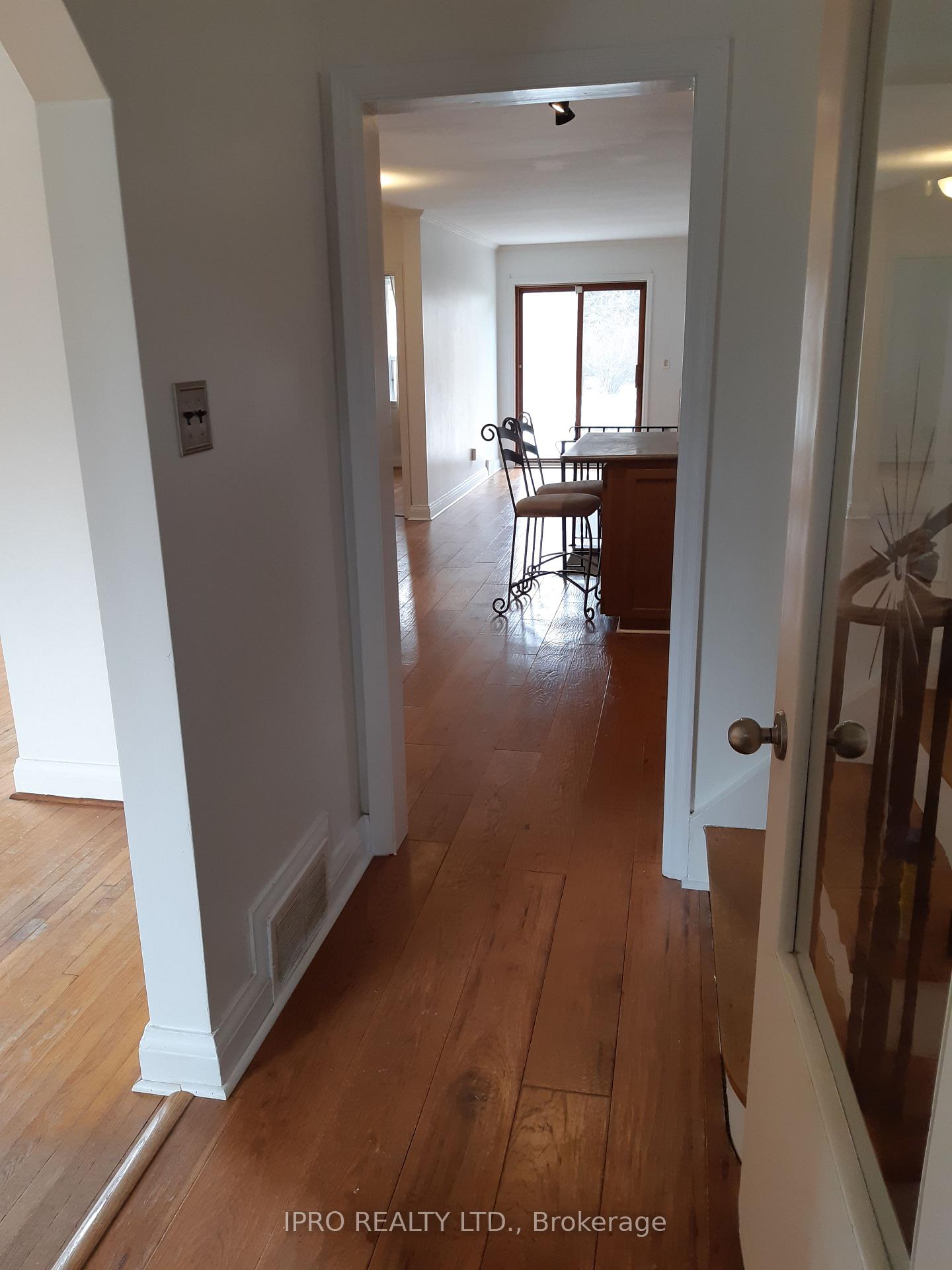 Photo 6 of 302 Dixon Boulevard, Newmarket, Central Newmarket — HOMEH