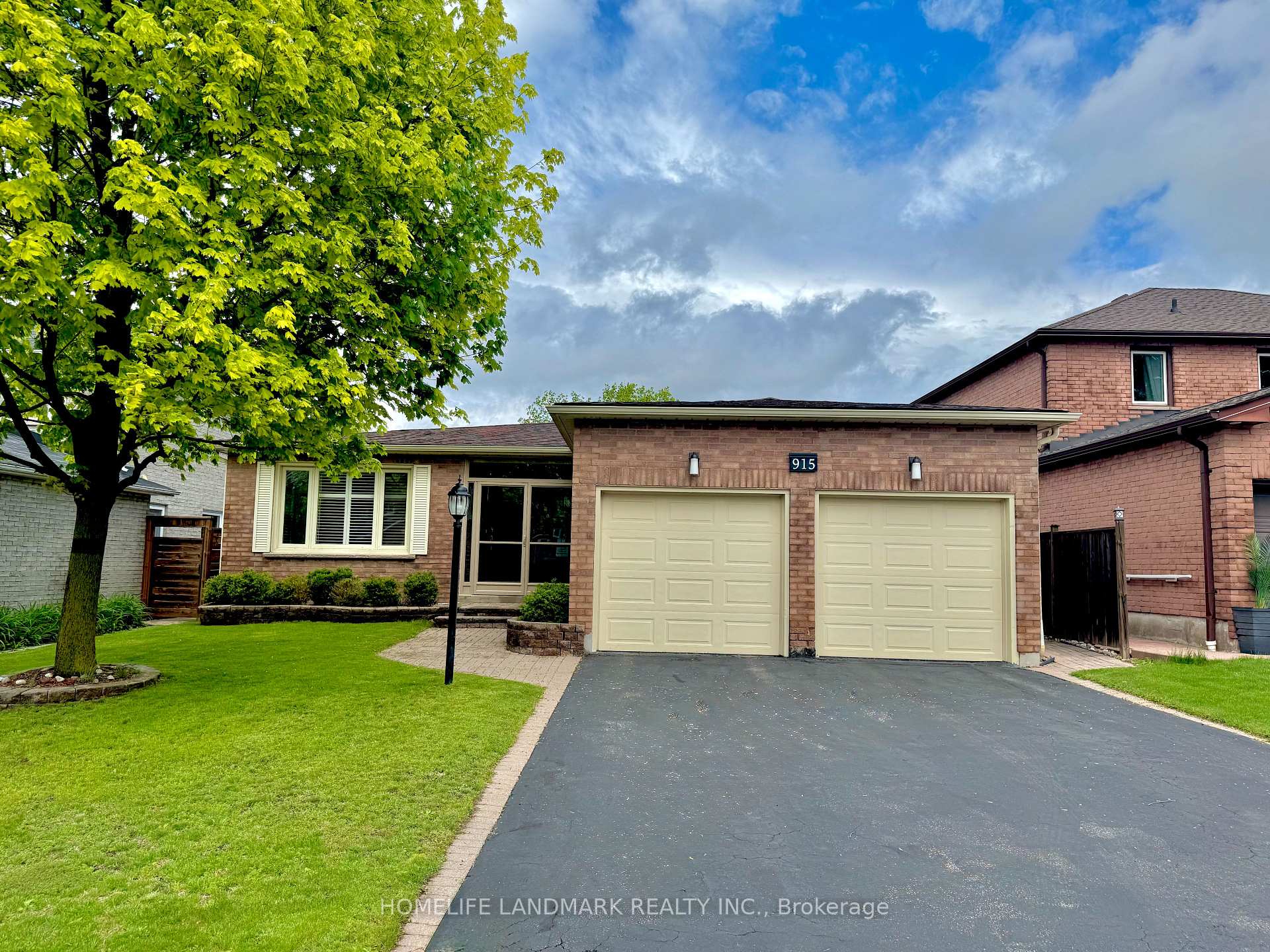 Front of 915 Leslie Valley Drive