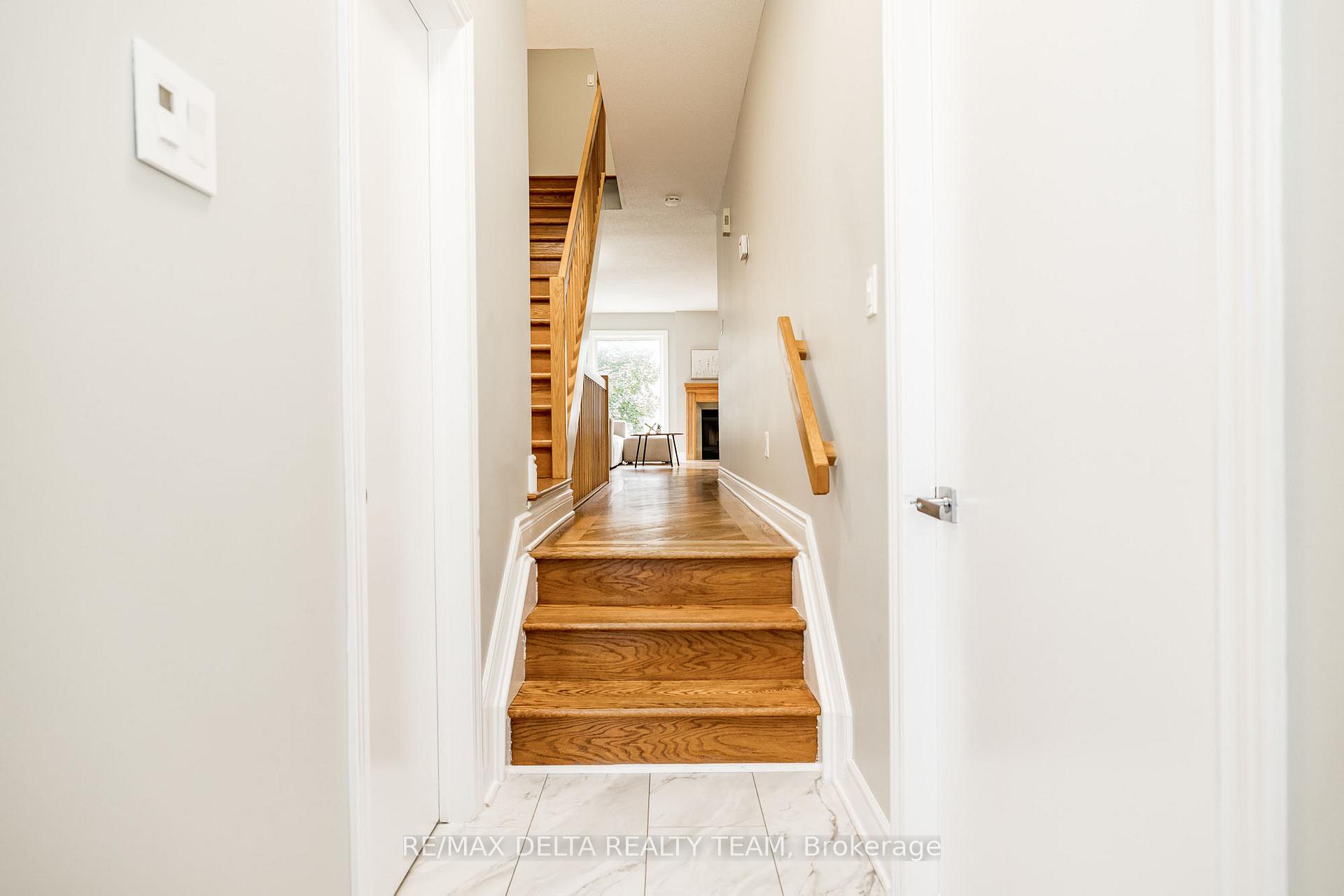 Photo 2 of 1540 Briarfield Crescent, Ottawa, Fallingbrook/Ridgemount — HOMEH