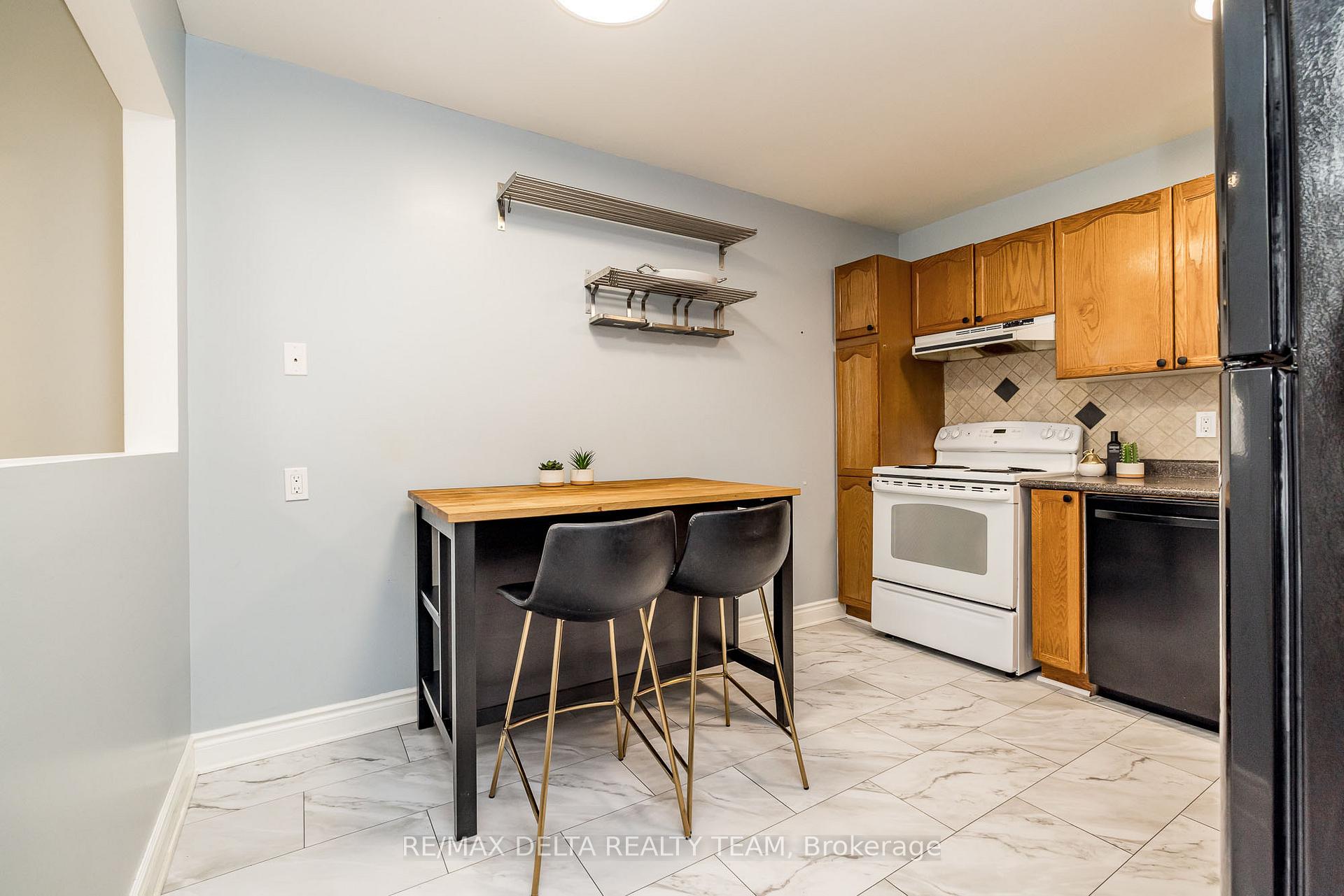 Photo 9 of 1540 Briarfield Crescent, Ottawa, Fallingbrook/Ridgemount — HOMEH