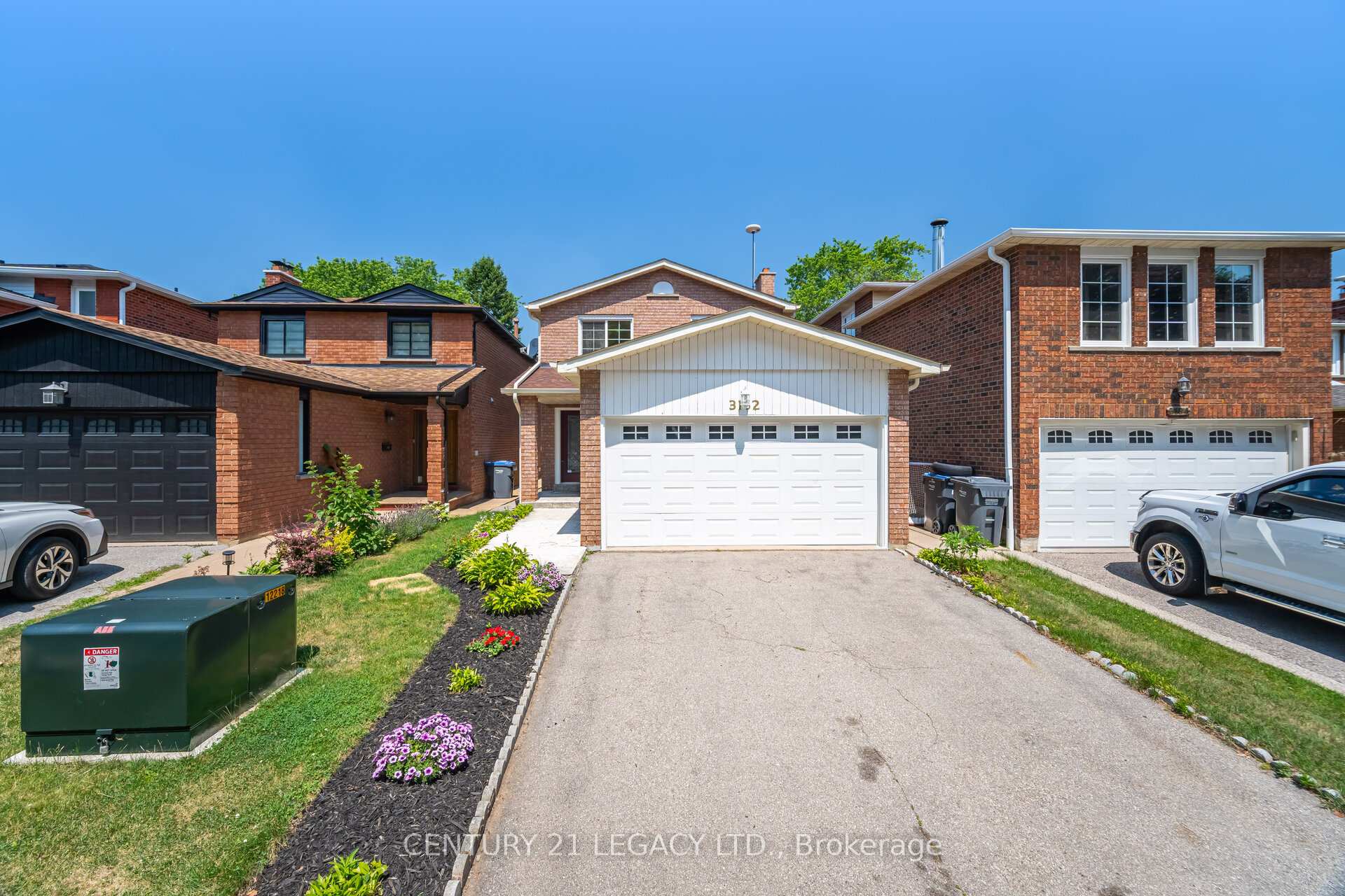 Front of 3182 Bracknell Crescent