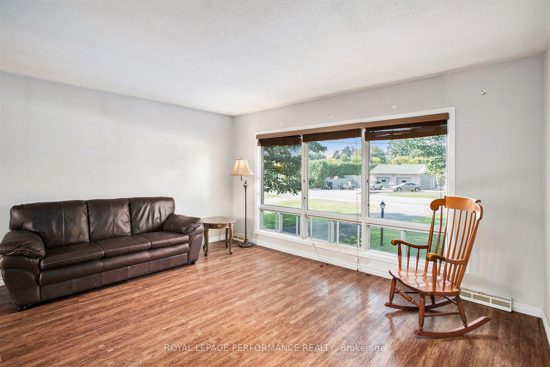 Photo 2 of 5803 Rockdale Road, Ottawa, Vars Village — HOMEH