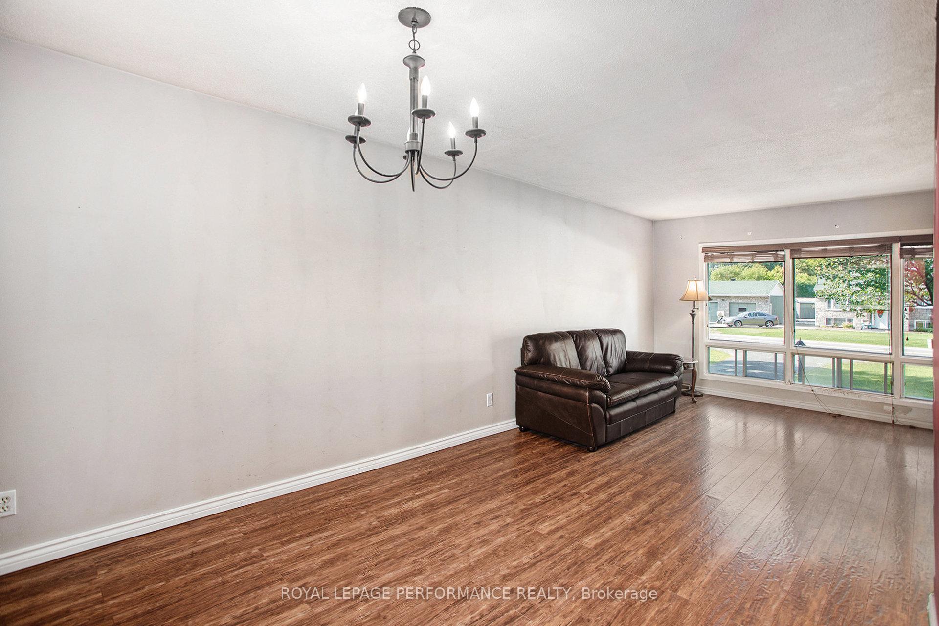 Photo 4 of 5803 Rockdale Road, Ottawa, Vars Village — HOMEH