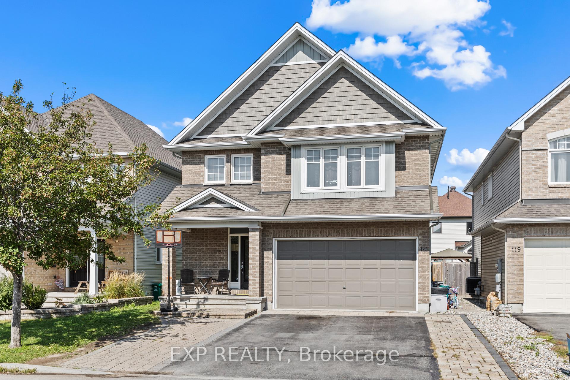 Front of 121 Daglan Crescent