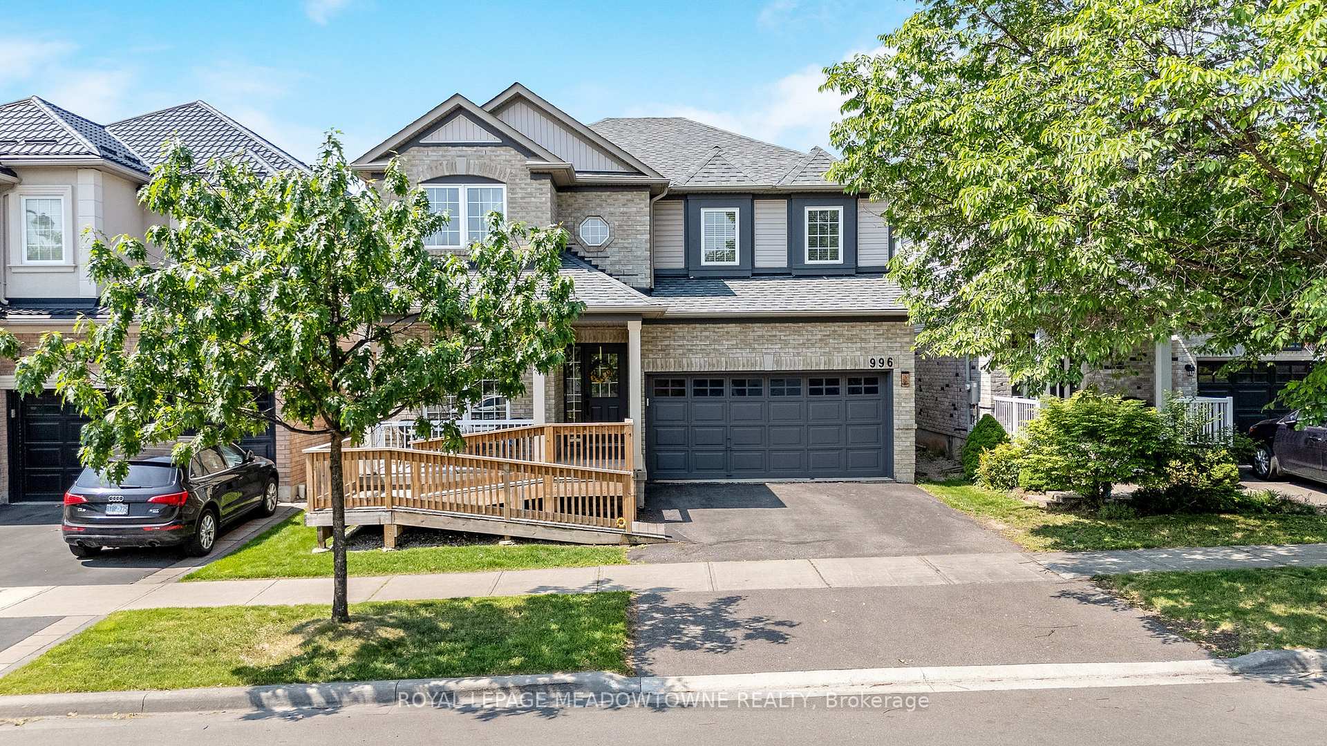 Front of 996 Vickerman Way