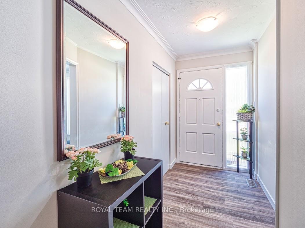 Photo 2 of 104 Lewis Drive, Newmarket, Central Newmarket — HOMEH